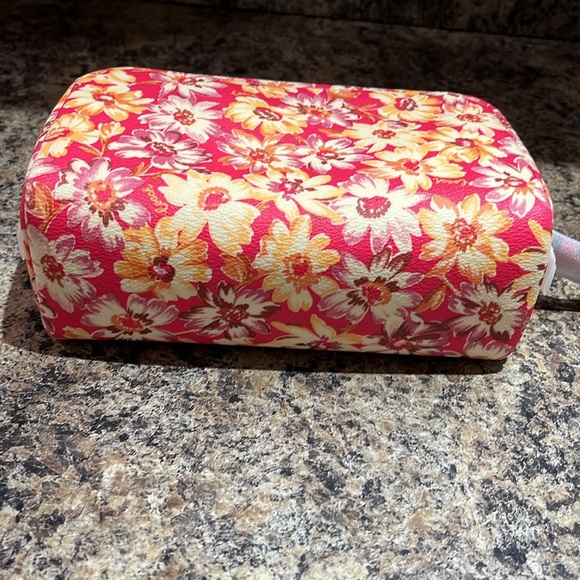 Coach Boxy Cosmetic Case With Vintage Daisy Script Print - Picture 5 of 8